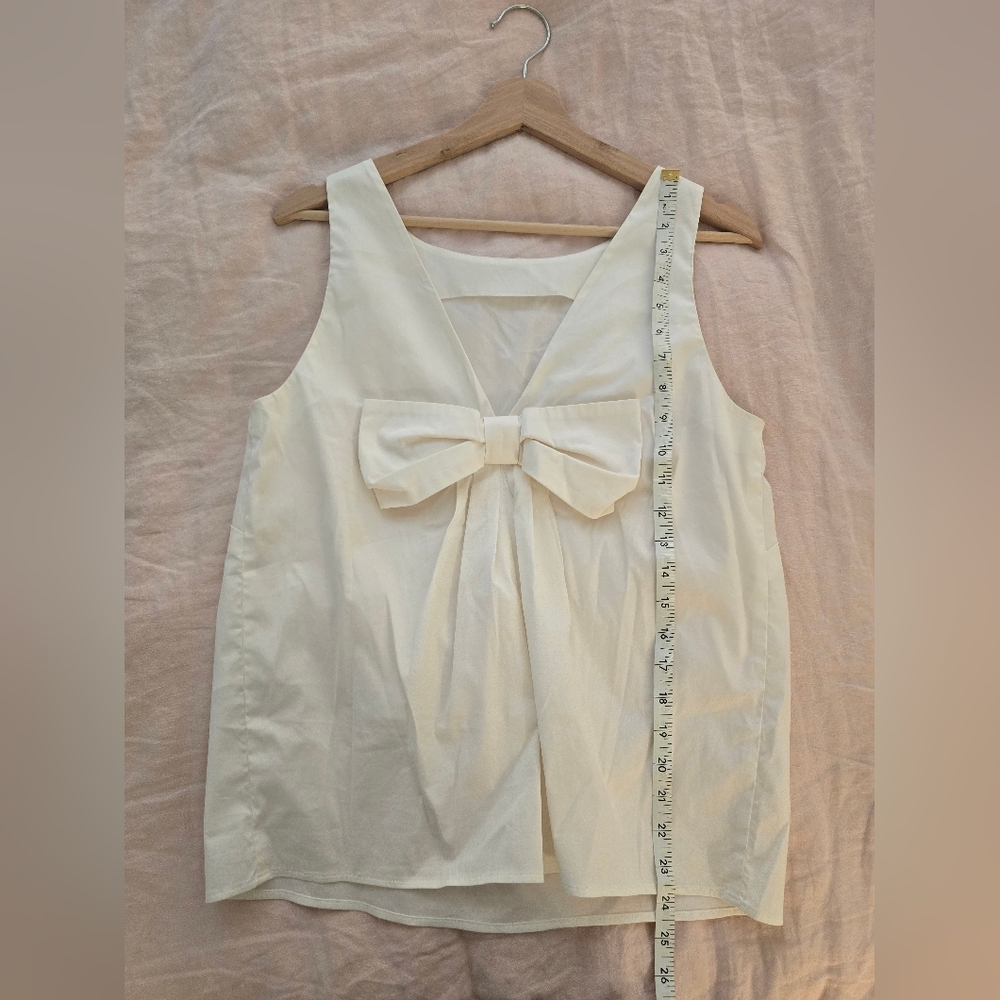 Lovely White Red Valentino Shell With Nack Bow